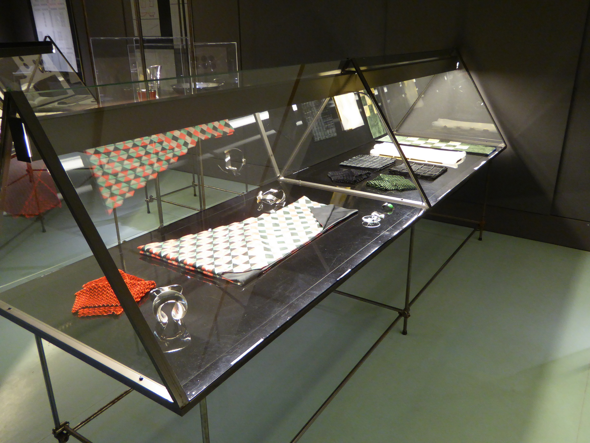 TEXTIL-UND-METALL