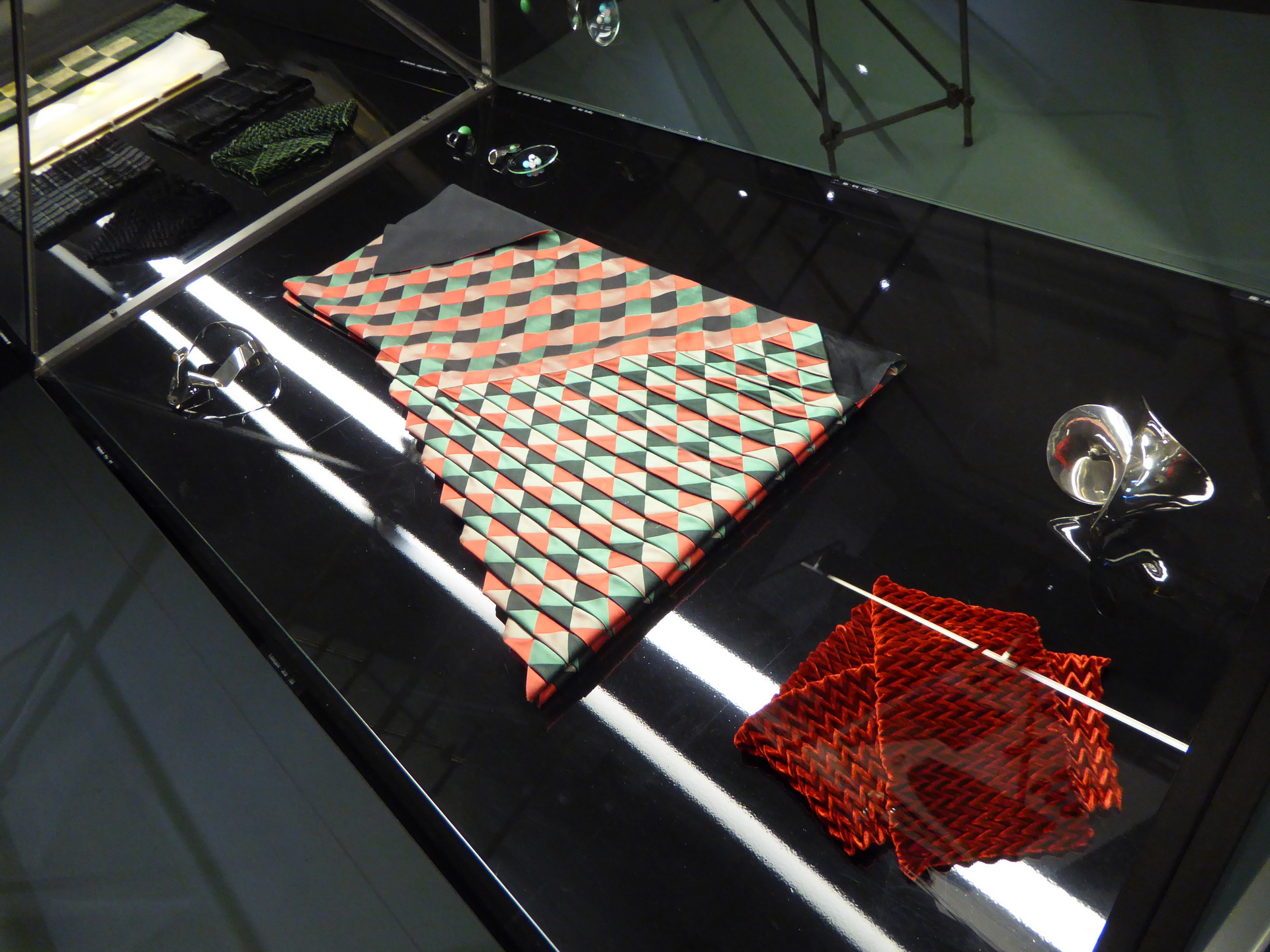 TEXTIL-UND-METALL