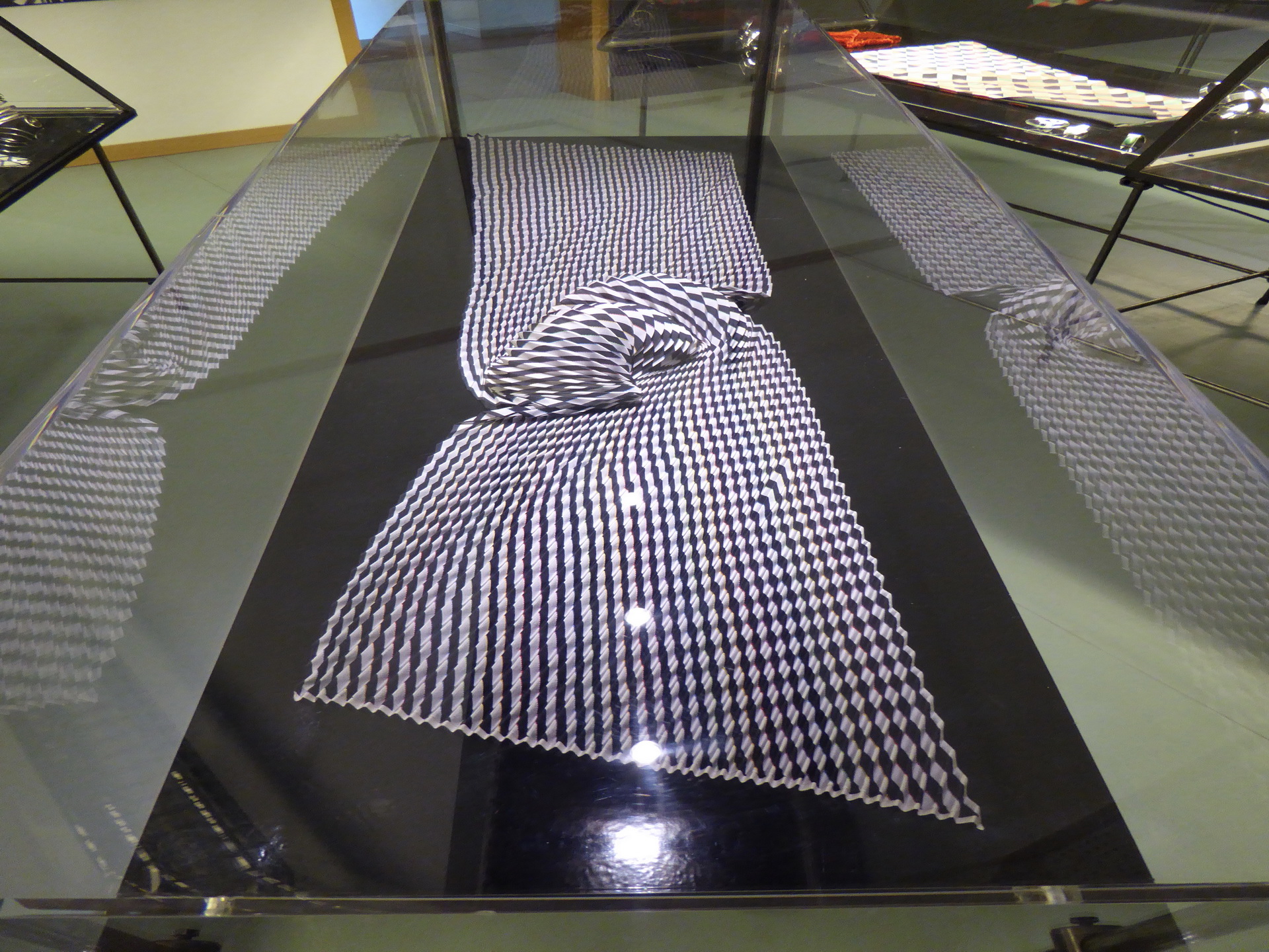 TEXTIL-UND-METALL